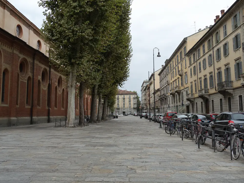 Piazza Santa Maria delle Grazie, dove si trovano i punti d'incontro e dove si aspetta il proprio turno